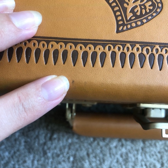 VINYL // Urban Outfitters Crosley Turntable - Picture 12 of 13